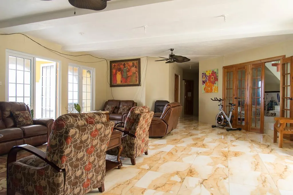 Waters Edge Guest House Montego Bay Homestay