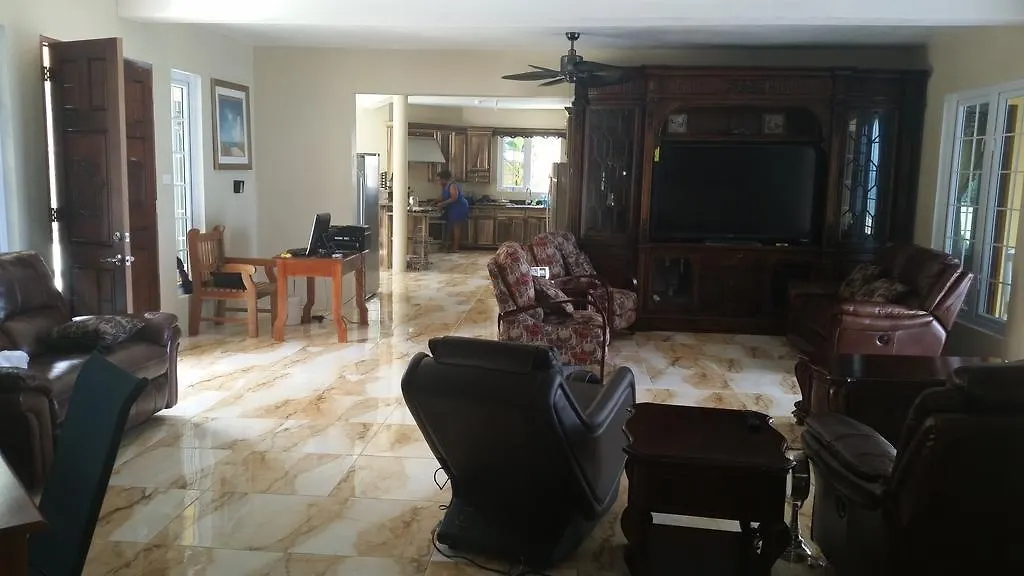 Waters Edge Guest House Montego Bay Homestay