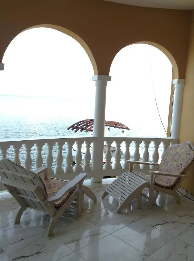 Homestay Waters Edge Guest House Montego Bay