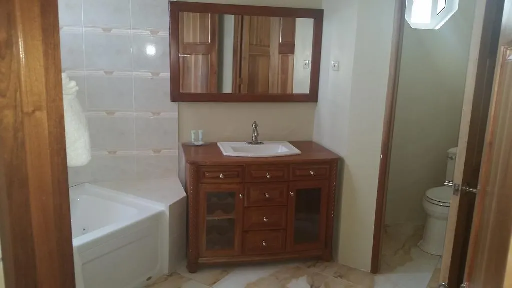 Waters Edge Guest House Montego Bay Homestay