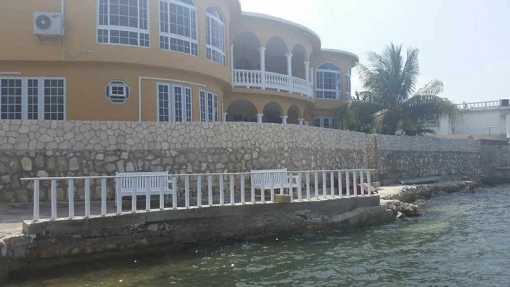 Homestay Waters Edge Guest House Montego Bay