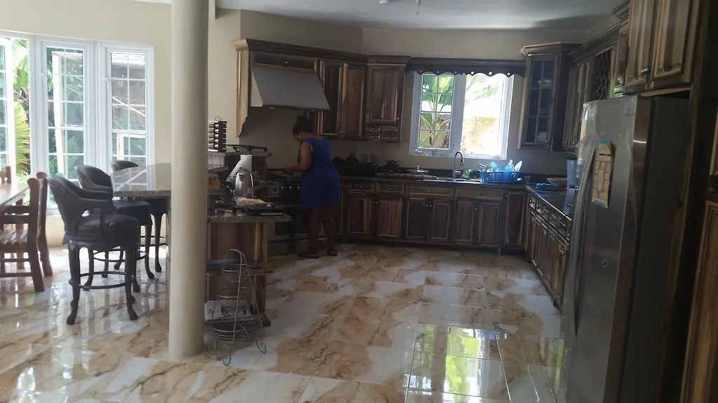Waters Edge Guest House Montego Bay Homestay