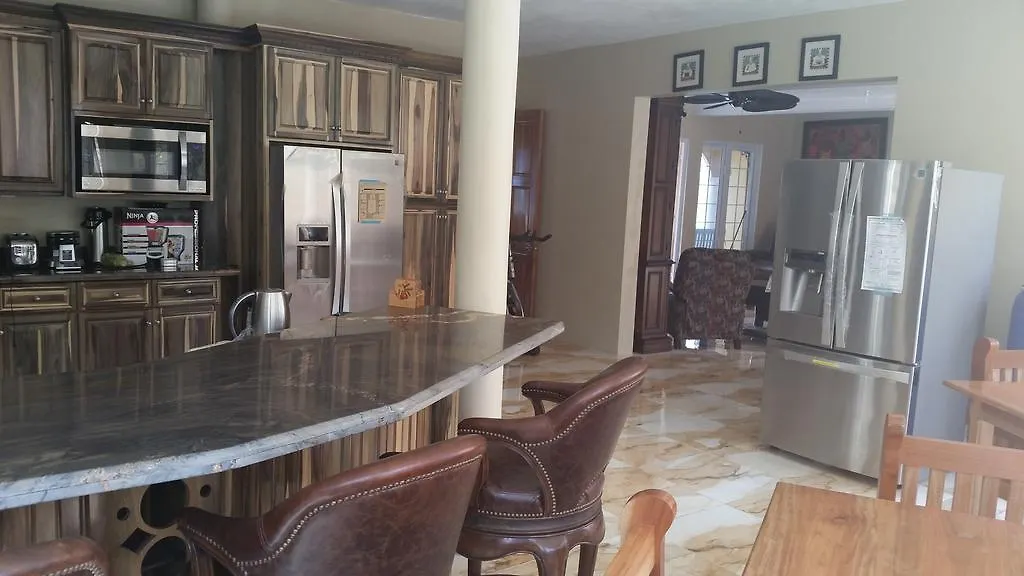 Waters Edge Guest House Montego Bay Homestay