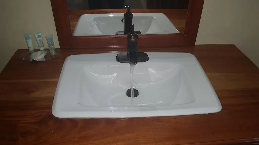 Waters Edge Guest House Montego Bay