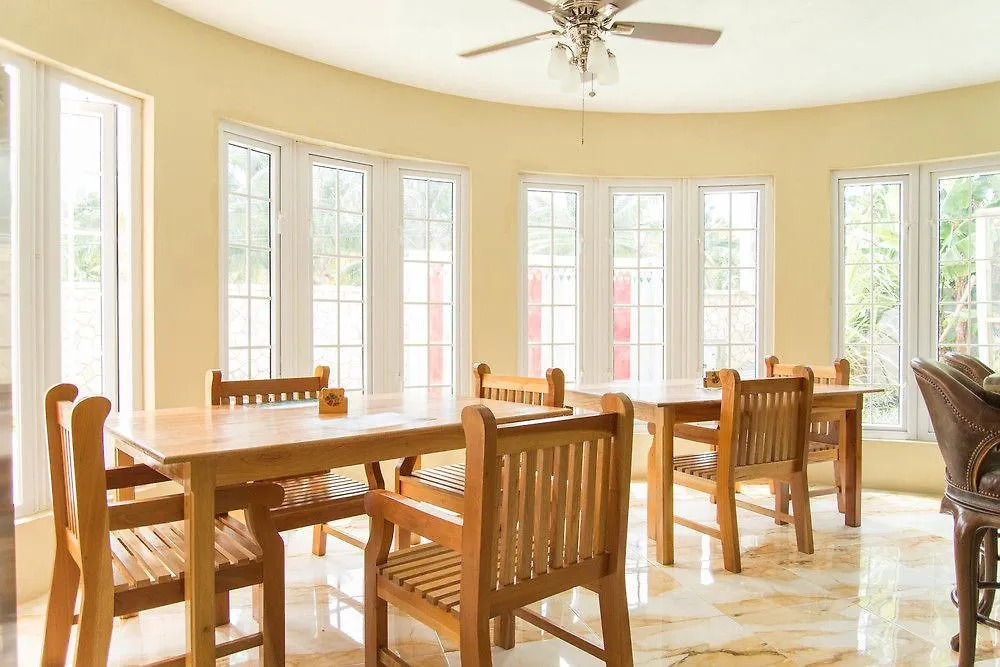 Waters Edge Guest House Montego Bay Homestay