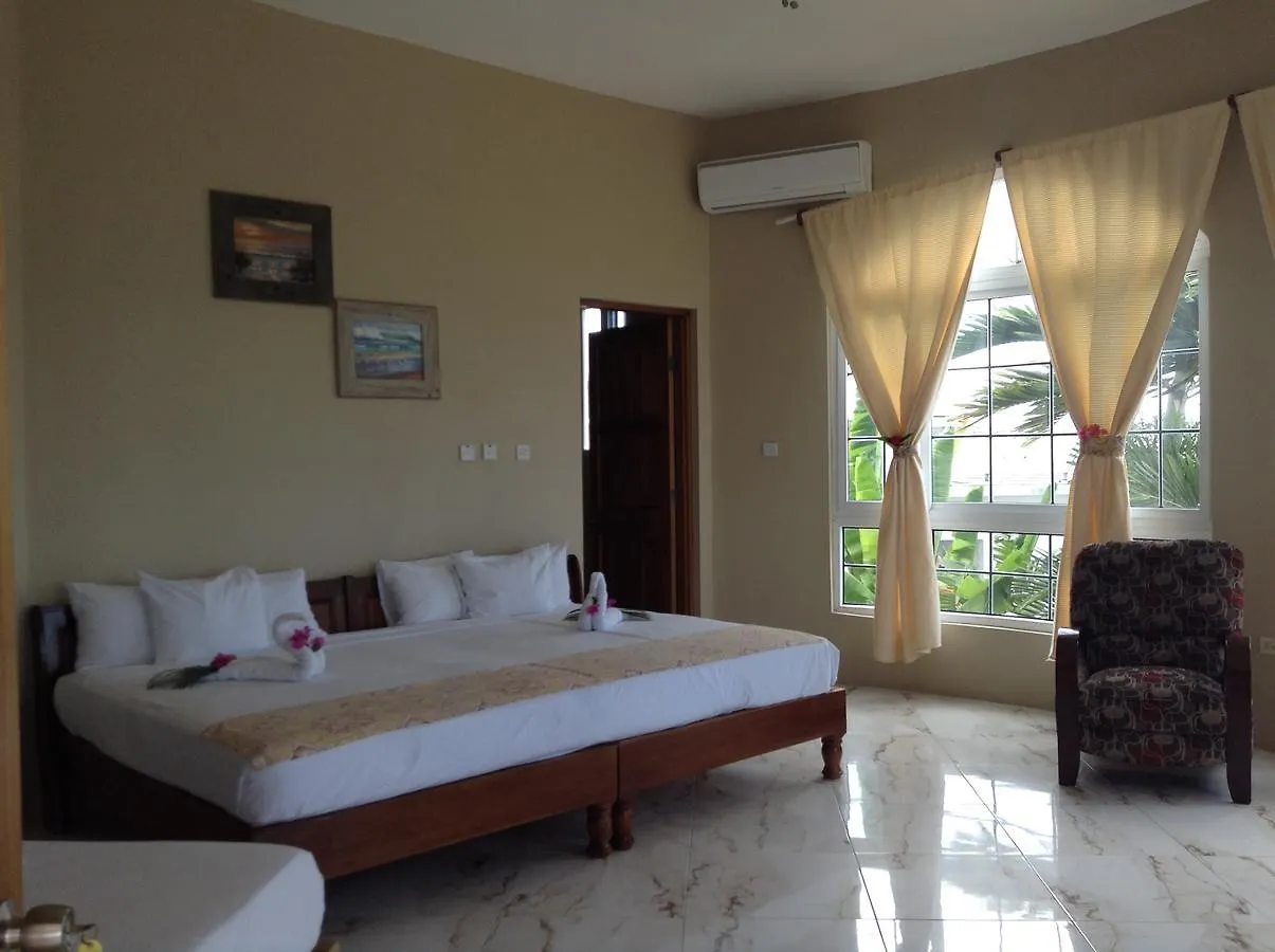 Waters Edge Guest House Montego Bay Homestay