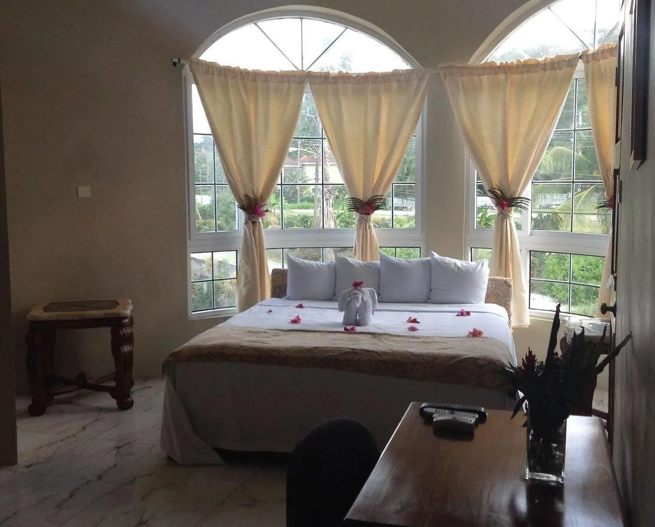 Waters Edge Guest House Montego Bay Homestay