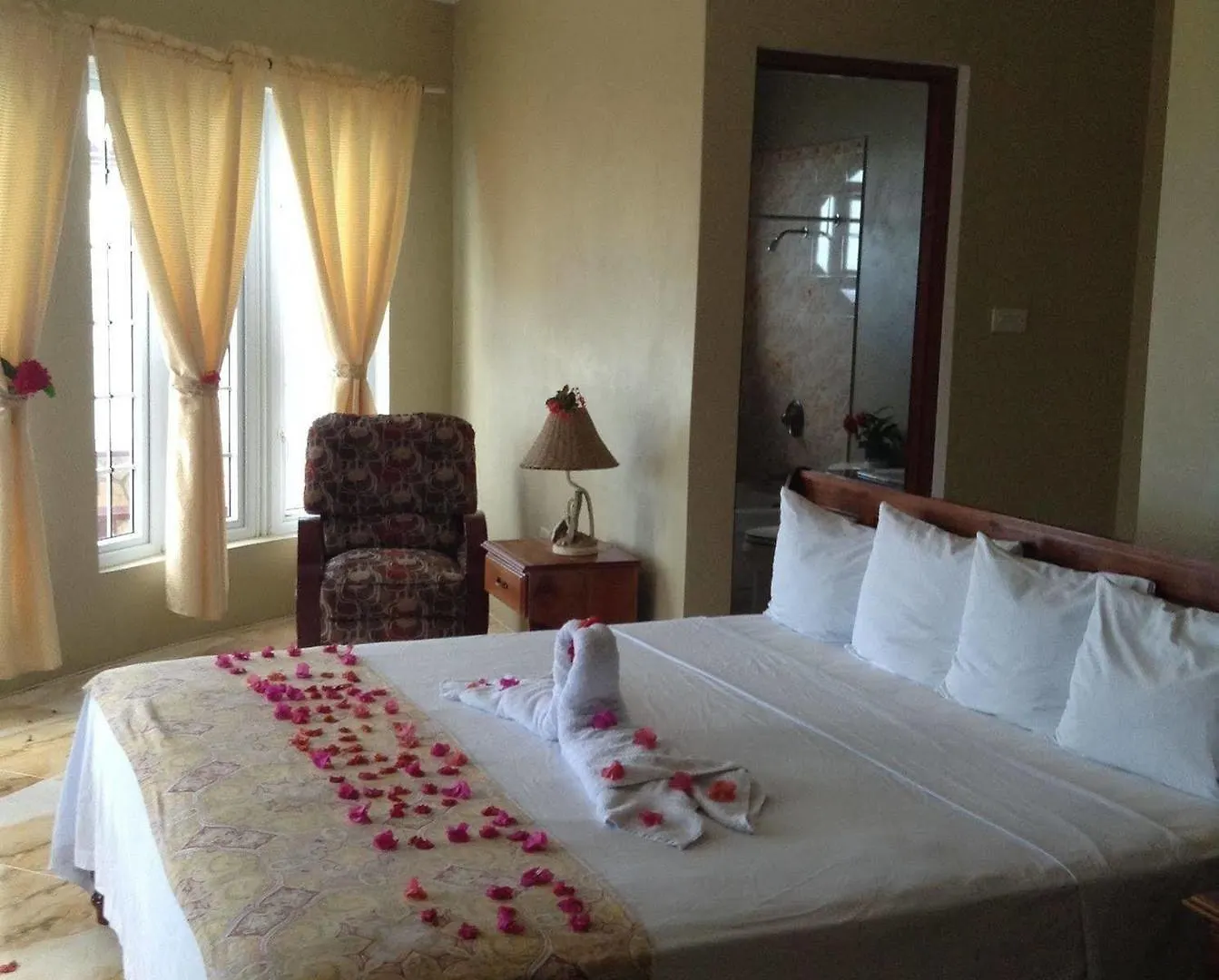 Waters Edge Guest House Montego Bay Homestay